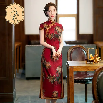 Ķīniešu Cheongsam Tradicionālo Kāzu Qipao Sieviete Izšuvumi Elegants Sadalīt Kleita Sieviešu Ziedu Bodycon Cheongsam